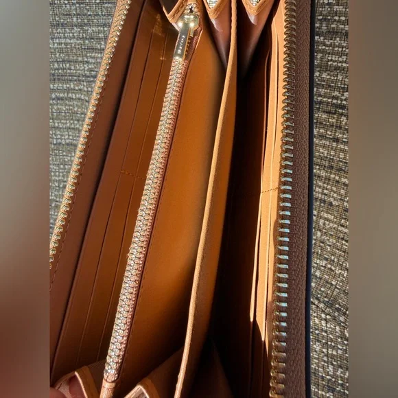 Coach x Peanuts Snoopy Patches Zip Around Accordion Wallet Wristlet - Picture 14 of 16